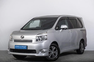 Минивэн Toyota Voxy 2008 года, 1329000 рублей, Томск