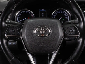 Седан Toyota Camry 2019 года, 2999000 рублей, Тюмень