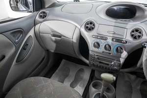 Седан Toyota Platz 2000 года, 349000 рублей, Барнаул