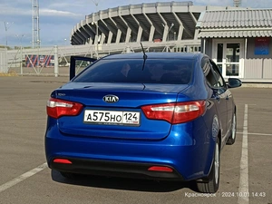 Седан Kia Rio 2013 года, 850000 рублей, Красноярск