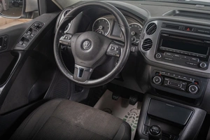Внедорожник Volkswagen Tiguan 2013 года, 1259000 рублей, Томск