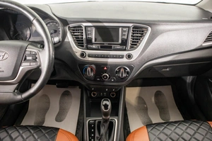 Седан Hyundai Solaris 2018 года, 1359000 рублей, Барнаул