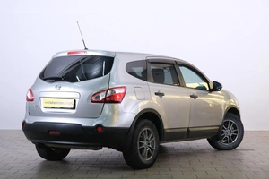 Внедорожник Nissan Qashqai+2 2011 года, 1029000 рублей, Омск