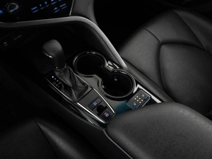 Седан Toyota Camry 2020 года, 2299050 рублей, Москва