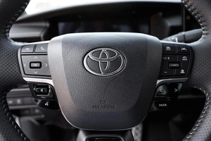 Седан Toyota Camry 2024 года, 4499000 рублей, Ульяновск