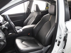 Седан Toyota Camry 2019 года, 3350000 рублей, Омск