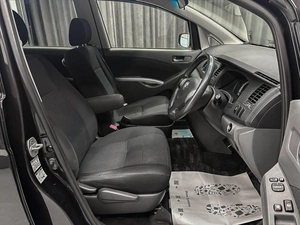 Минивэн Toyota Isis 2011 года, 1220000 рублей, Красноярск