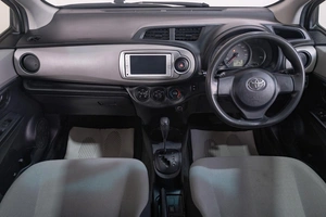 Хетчбэк Toyota Vitz 2013 года, 739000 рублей, Томск