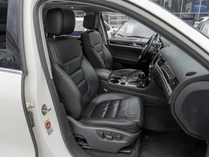 Внедорожник Volkswagen Touareg 2011 года, 2419000 рублей, Саратов