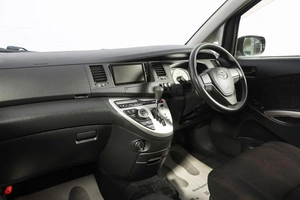 Минивэн Toyota Isis 2012 года, 1199000 рублей, Новосибирск