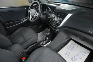 Седан Hyundai Solaris 2013 года, 899000 рублей, Тюмень