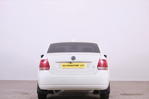 Седан Volkswagen Polo 2010 года, 599000 рублей, Омск