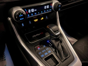 Внедорожник Toyota RAV4 2020 года, 3359000 рублей, Красноярск