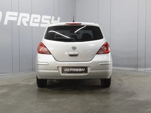 Хетчбэк Nissan Tiida 2011 года, 800000 рублей, Омск