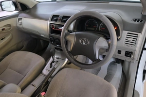 Седан Toyota Corolla Axio 2009 года, 899000 рублей, Омск