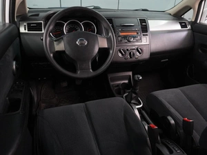 Хетчбэк Nissan Tiida 2011 года, 599000 рублей, Воронеж