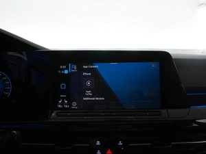 Хетчбэк Volkswagen Golf 2022 года, 2798444 рублей, Москва