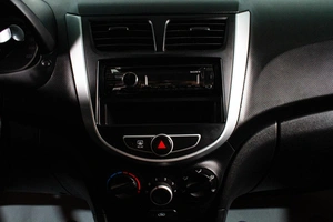 Седан Hyundai Solaris 2011 года, 679000 рублей, Сургут