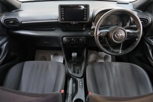 Хетчбэк Toyota Yaris 2021 года, 1289000 рублей, Омск