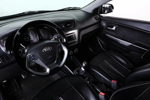Хетчбэк Kia Rio 2016 года, 909000 рублей, Пермь