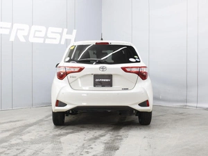 Хетчбэк Toyota Vitz 2019 года, 1310777 рублей, Омск