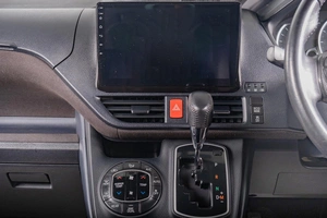 Минивэн Toyota Voxy 2014 года, 2019000 рублей, Томск