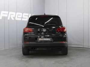 Внедорожник Volkswagen Tiguan 2011 года, 1290000 рублей, Омск