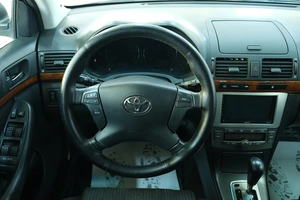 Седан Toyota Avensis 2008 года, 949000 рублей, Омск