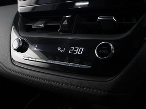 Универсал Toyota Corolla 2019 года, 1780000 рублей, Омск