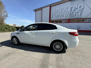 Седан Kia Rio 2013 года, 828000 рублей, Большеулуйский район
