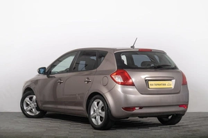 Хетчбэк Kia Ceed 2011 года, 849000 рублей, Томск