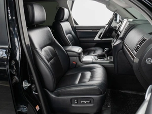 Внедорожник Toyota Land Cruiser 2018 года, 6700000 рублей, Тюмень