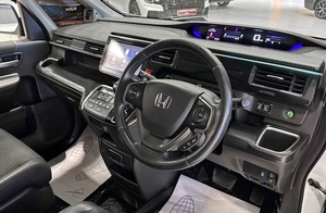 Минивэн Honda Stepwgn Spada 2015 года, 1897000 рублей, Красноярск