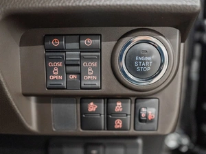 Минивэн Toyota Roomy 2020 года, 1240000 рублей, Красноярск