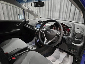 Хетчбэк Honda Fit 2011 года, 730000 рублей, Красноярск