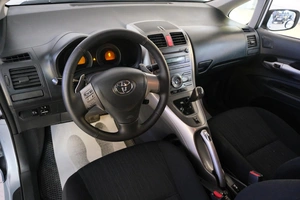 Хетчбэк Toyota Auris 2008 года, 699000 рублей, Омск