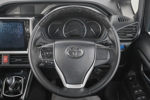 Минивэн Toyota Esquire 2015 года, 1969000 рублей, Кемерово