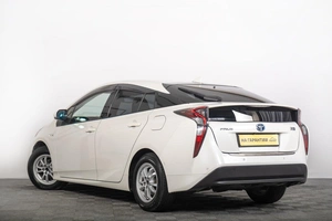 Лифтбек Toyota Prius 2016 года, 1849000 рублей, Томск