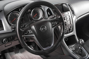 Хетчбэк Opel Astra 2011 года, 699000 рублей, Томск