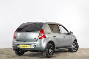 Хетчбэк Renault Sandero 2011 года, 429000 рублей, Тюмень
