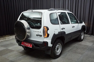 Внедорожник ВАЗ (LADA) Niva Travel 2022 года, 900000 рублей, Красноярск