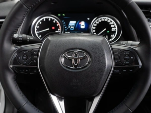 Седан Toyota Camry 2019 года, 2999000 рублей, Тюмень