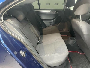 Седан Volkswagen Jetta 2011 года, 1040000 рублей, Красноярск