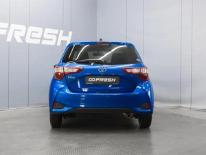 Хетчбэк Toyota Vitz 2017 года, 885000 рублей, Омск