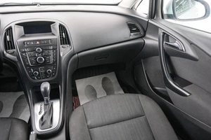 Хетчбэк Opel Astra 2012 года, 899000 рублей, Красноярск