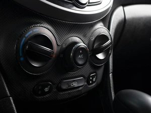 Седан Hyundai Solaris 2011 года, 810000 рублей, Омск