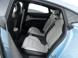 Седан Porsche Taycan 2021 года, 6498999 рублей, Москва