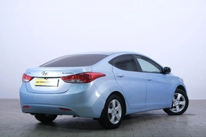 Седан Hyundai Elantra 2011 года, 1029000 рублей, Омск