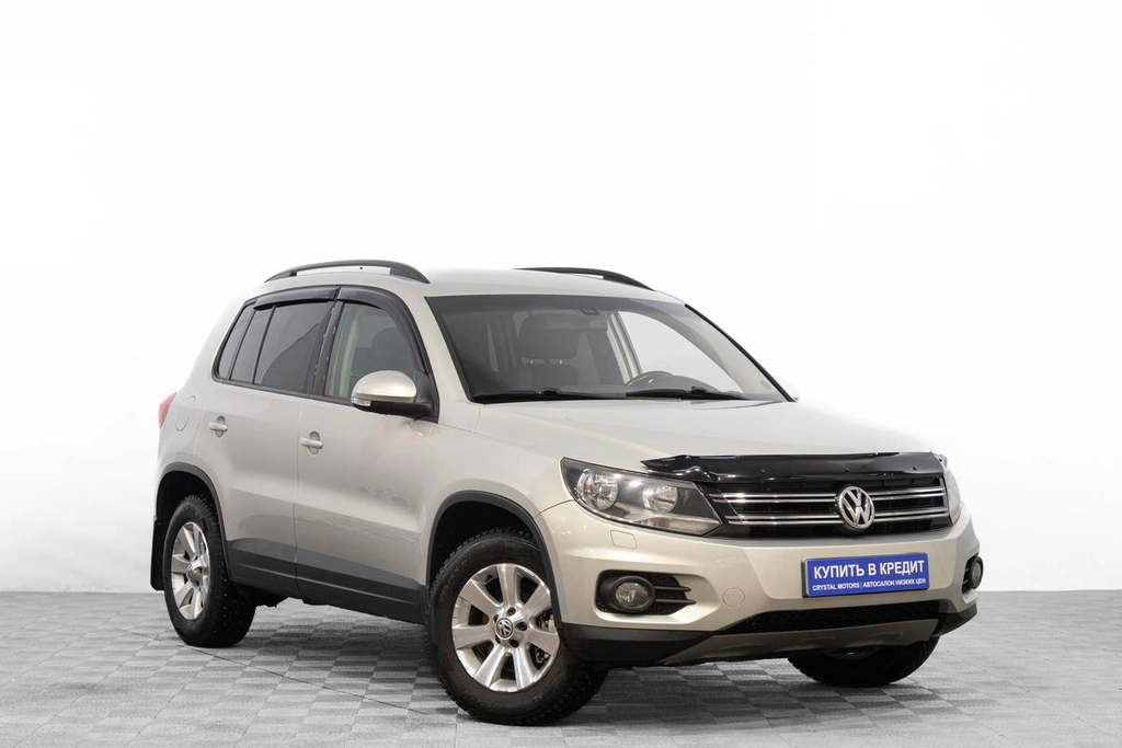 Внедорожник Volkswagen Tiguan 2012 года, 1189000 рублей, Барнаул