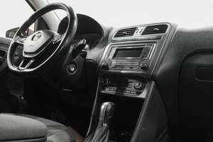 Седан Volkswagen Polo 2016 года, 1129000 рублей, Новокузнецк